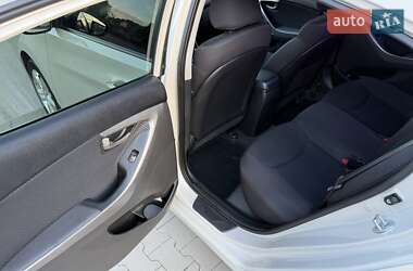 Седан Hyundai Elantra 2012 в 