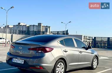 Седан Hyundai Elantra 2019 в 