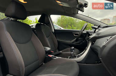 Седан Hyundai Elantra 2013 в 