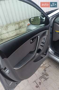 Седан Hyundai Elantra 2014 в 