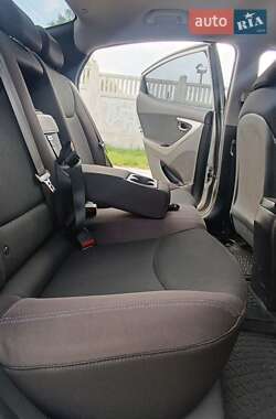 Седан Hyundai Elantra 2012 в 