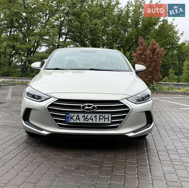 Седан Hyundai Elantra 2018 в Киеве