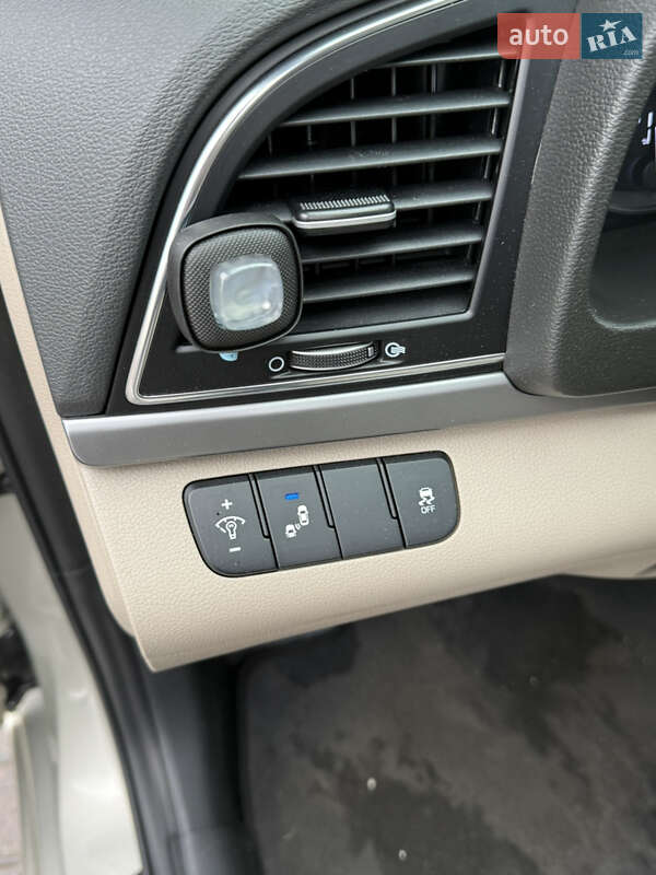 Седан Hyundai Elantra 2018 в Киеве