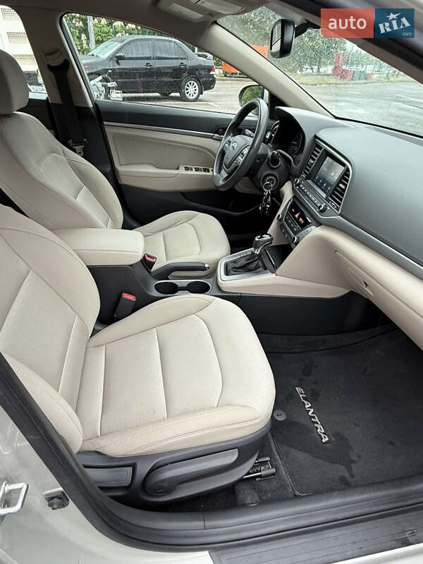 Седан Hyundai Elantra 2018 в Киеве