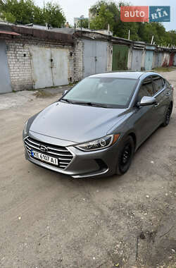 Седан Hyundai Elantra 2017 в 