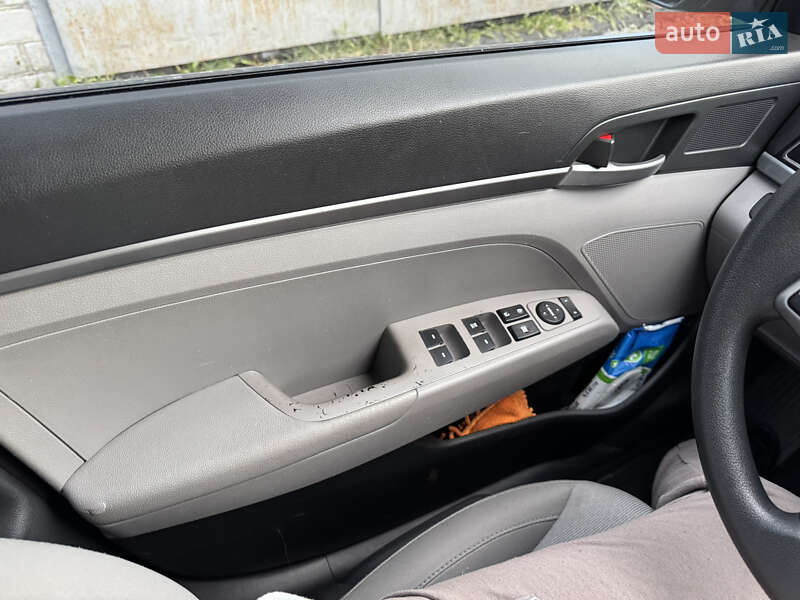 Седан Hyundai Elantra 2017 в Дніпрі