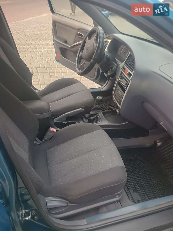 Седан Hyundai Elantra 2000 в Первомайске