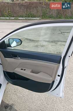 Седан Hyundai Elantra 2016 в 