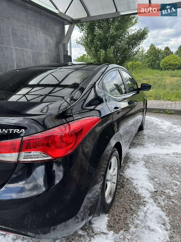 Седан Hyundai Elantra 2013 в Києві