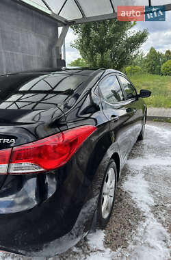 Седан Hyundai Elantra 2013 в 