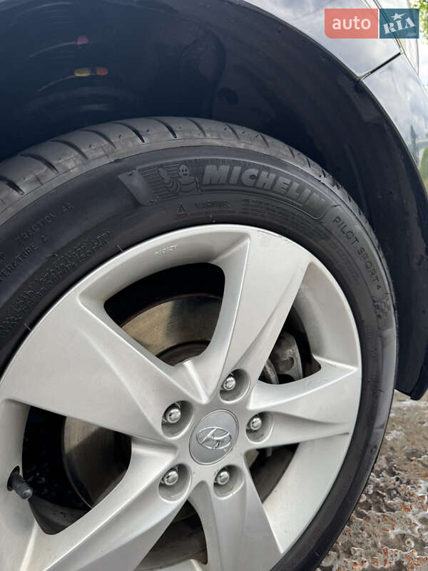 Седан Hyundai Elantra 2013 в Києві
