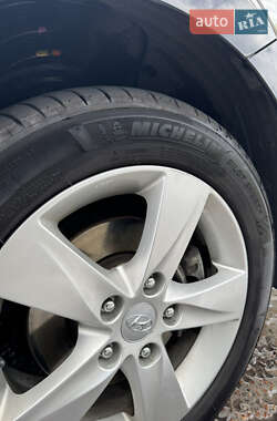 Седан Hyundai Elantra 2013 в 