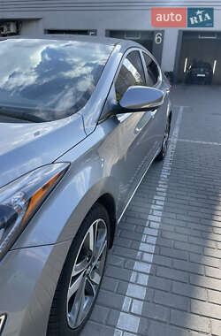 Седан Hyundai Elantra 2014 в 