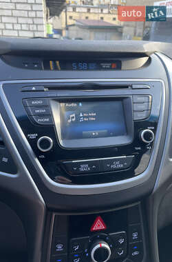 Седан Hyundai Elantra 2014 в 