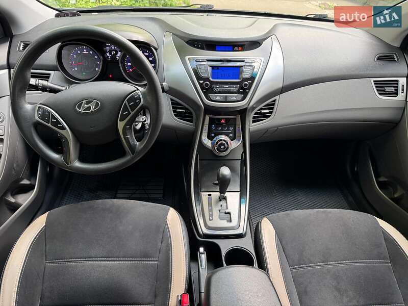 Седан Hyundai Elantra 2013 в Киеве