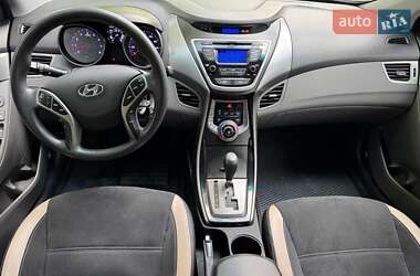 Седан Hyundai Elantra 2013 в 