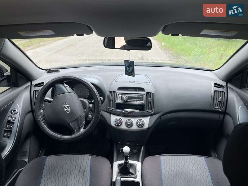 Седан Hyundai Elantra 2008 в Изюме