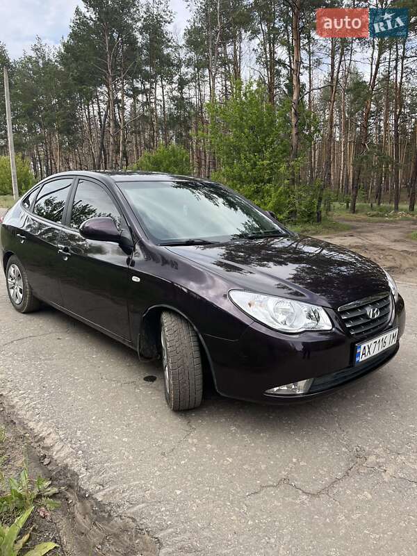 Седан Hyundai Elantra 2008 в Изюме