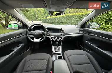 Седан Hyundai Elantra 2019 в 