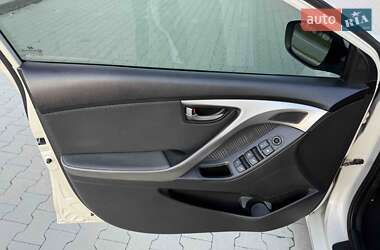 Седан Hyundai Elantra 2012 в 