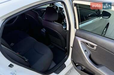 Седан Hyundai Elantra 2012 в 