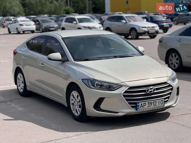 Седан Hyundai Elantra 2018 в 