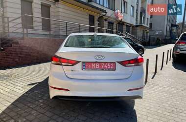 Седан Hyundai Elantra 2016 в 