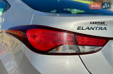Седан Hyundai Elantra 2015 в 