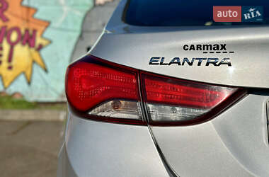 Седан Hyundai Elantra 2015 в 