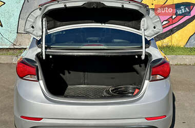 Седан Hyundai Elantra 2015 в 