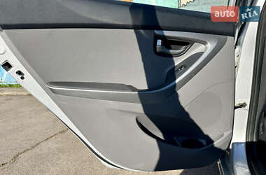 Седан Hyundai Elantra 2015 в 
