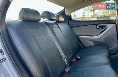 Седан Hyundai Elantra 2015 в 