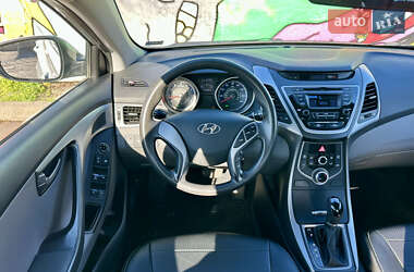Седан Hyundai Elantra 2015 в 