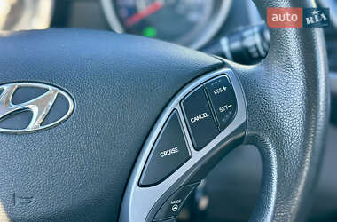 Седан Hyundai Elantra 2015 в 