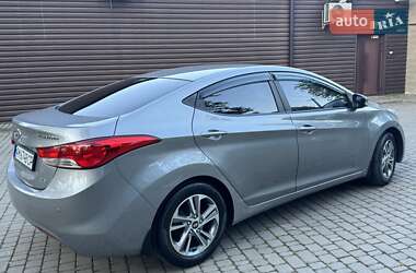 Седан Hyundai Elantra 2012 в 