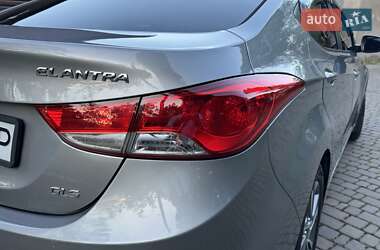 Седан Hyundai Elantra 2012 в 