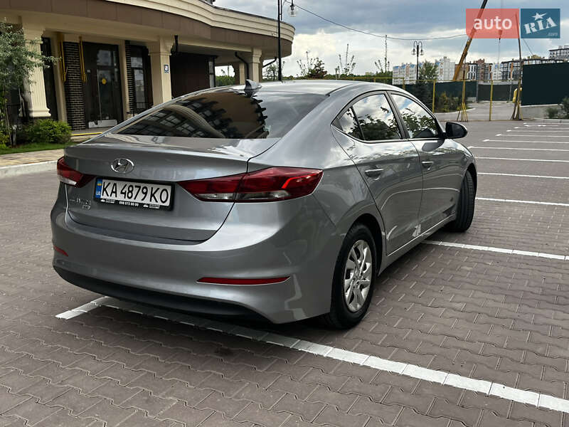 Седан Hyundai Elantra 2016 в Києві