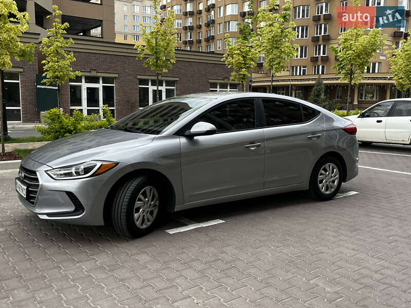 Седан Hyundai Elantra 2016 в Києві