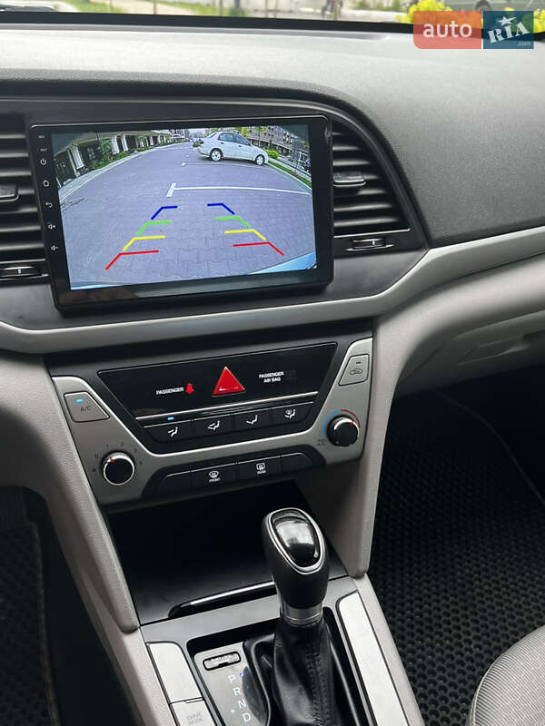 Седан Hyundai Elantra 2016 в Києві