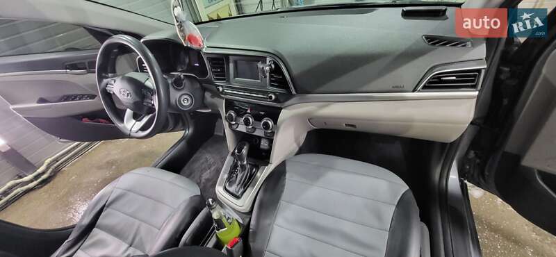 Седан Hyundai Elantra 2018 в Киеве