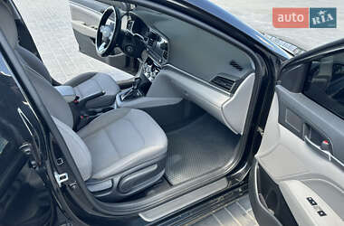 Седан Hyundai Elantra 2019 в 