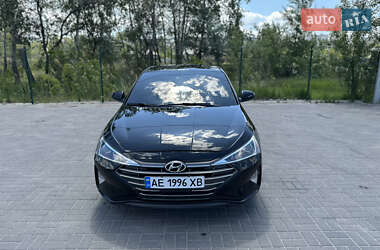 Седан Hyundai Elantra 2019 в 