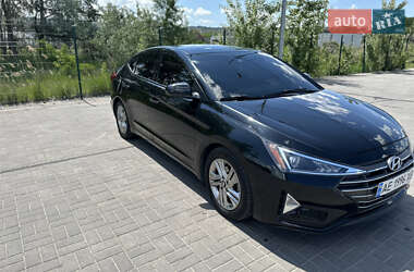 Седан Hyundai Elantra 2019 в 