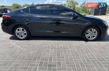 Седан Hyundai Elantra 2019 в 