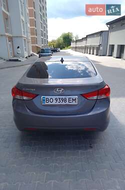 Седан Hyundai Elantra 2013 в 