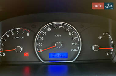 Седан Hyundai Elantra 2010 в 