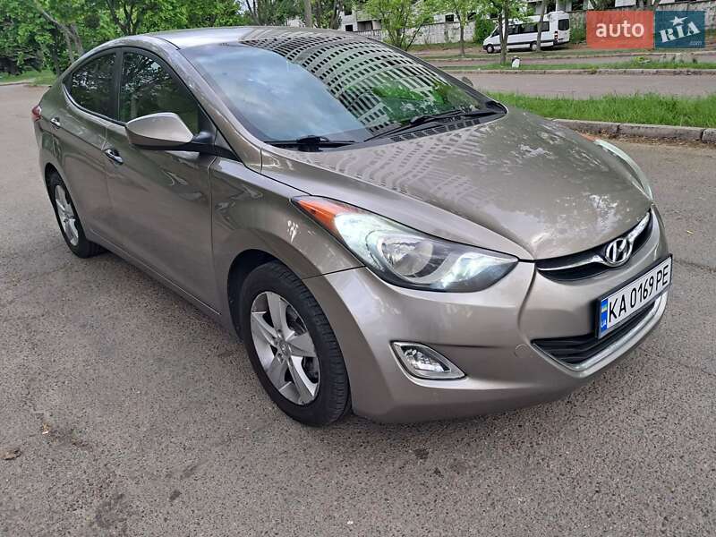 Седан Hyundai Elantra 2013 в 