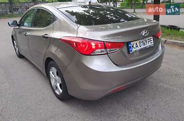 Седан Hyundai Elantra 2013 в 