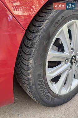 Седан Hyundai Elantra 2014 в 