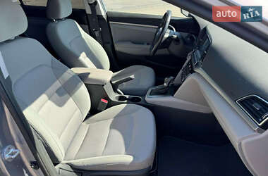 Седан Hyundai Elantra 2016 в 